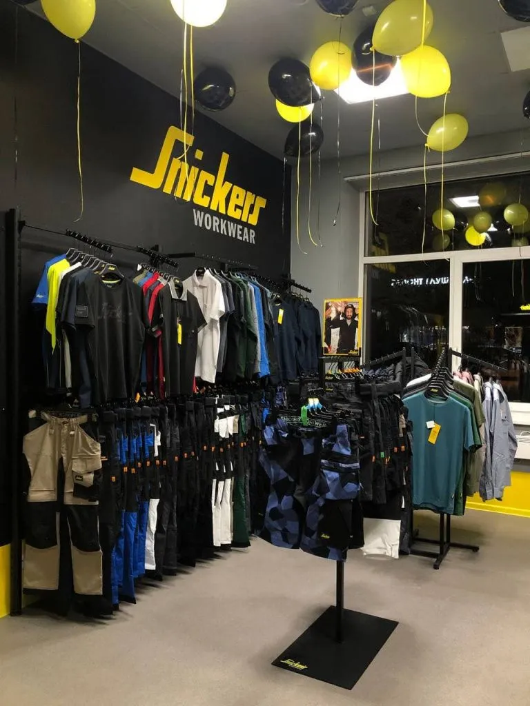 show_room_snickers_workwear.jpg